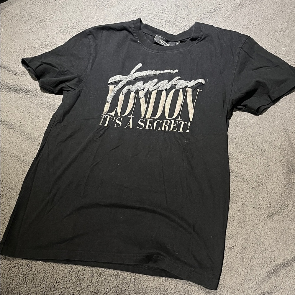 Trendy Black Graphic Tee by [Brand]